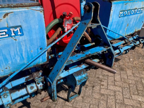 モノセム4列トウモロコシ播種機