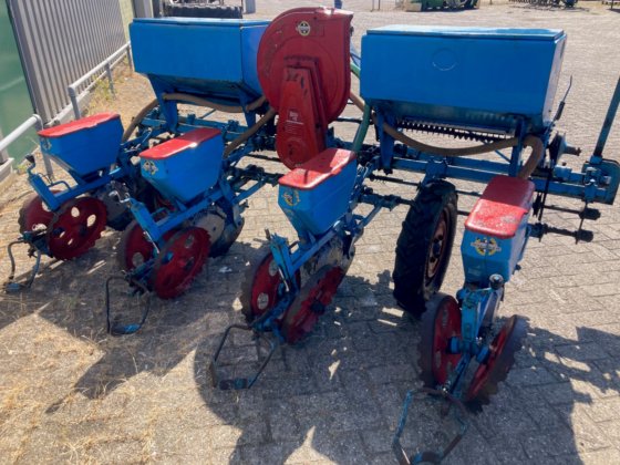 モノセム4列トウモロコシ播種機