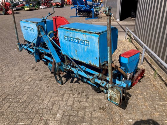 モノセム4列トウモロコシ播種機