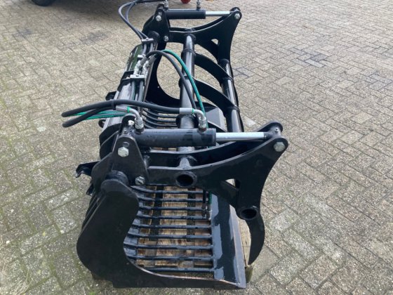 2020 VTM 带夹钳的杂物桶