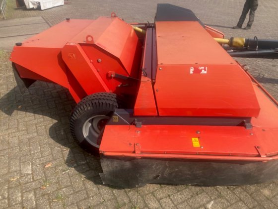 ビコン CM 270 牽引式草刈機