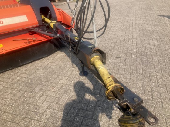 ビコン CM 270 牽引式草刈機