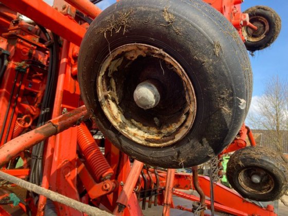 2005 クーン GA 8521 レーキ