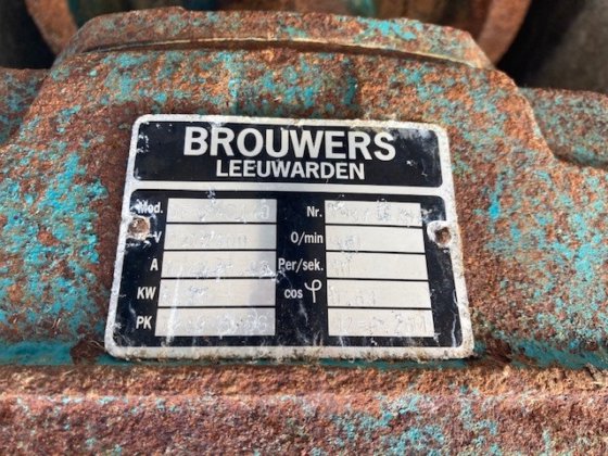 ブルワーズ・マニュア・スクレーパーの設置