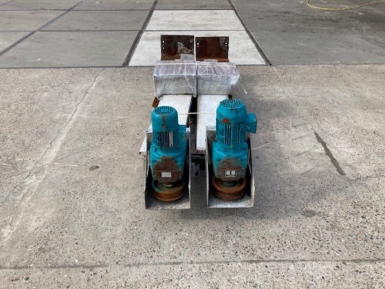 ブルワーズ・マニュア・スクレーパーの設置