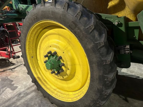 2015年约翰迪尔M732i田间喷雾器