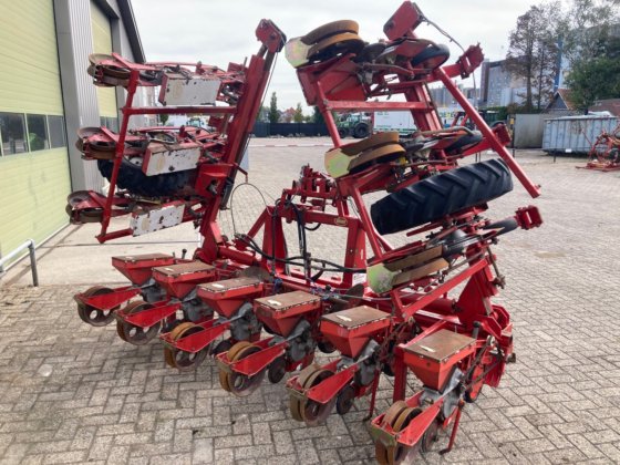 アコード 12列ビート播種機