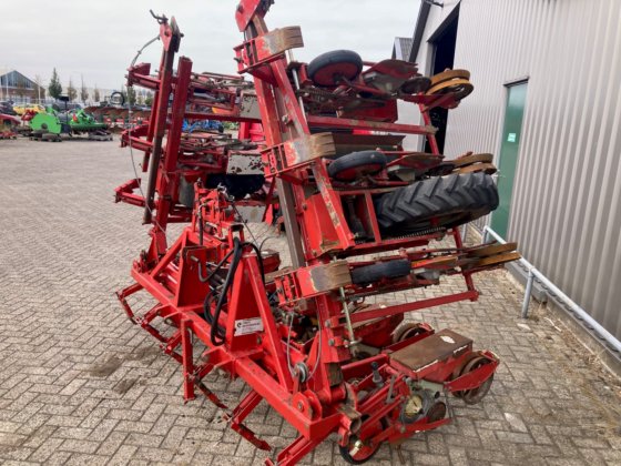 アコード 12列ビート播種機