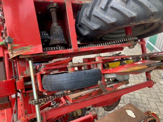 アコード 12列ビート播種機