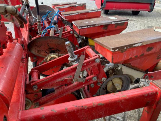 アコード 12列ビート播種機