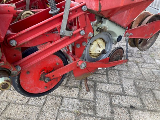 アコード 12列ビート播種機