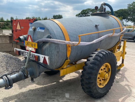 1990年水箱，容量4000升