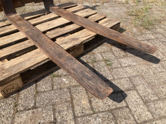 托盘叉装载设备