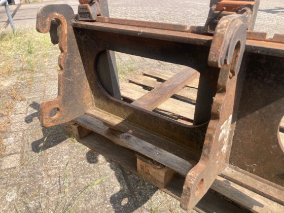 托盘叉装载设备