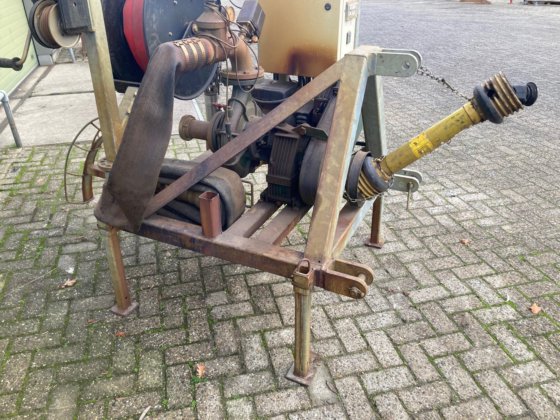 ピットからのトラクターPTOポンプ。