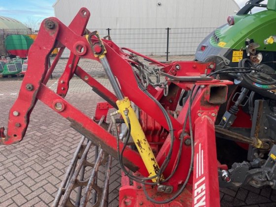 利利35型旋转耙，带开放式滚筒和液压升降装置