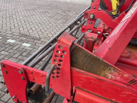 利利35型旋转耙，带开放式滚筒和液压升降装置