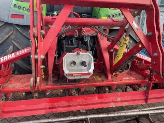 利利35型旋转耙，带开放式滚筒和液压升降装置