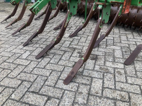 带压实辊的卡彭耕耘机