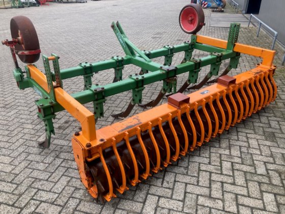 带压实辊的卡彭耕耘机