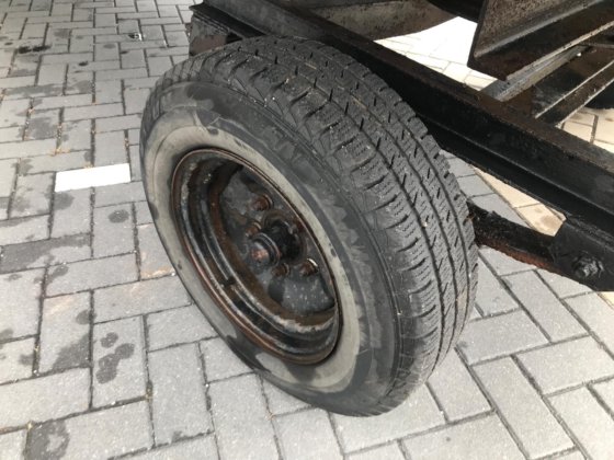 平板车 翻斗车和青贮车