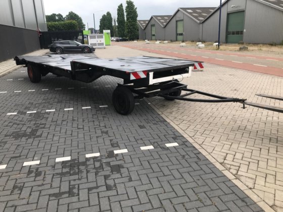 平板车 翻斗车和青贮车