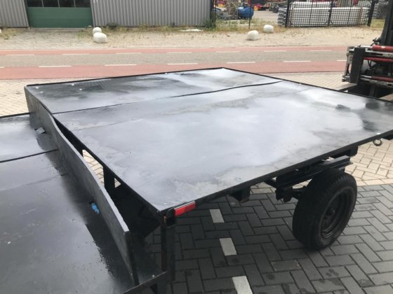 平板车 翻斗车和青贮车