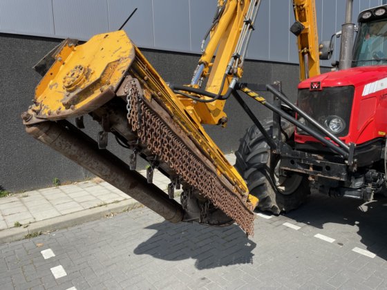 MF 6475 Dyna-6 带牧羊人沟渠清扫机