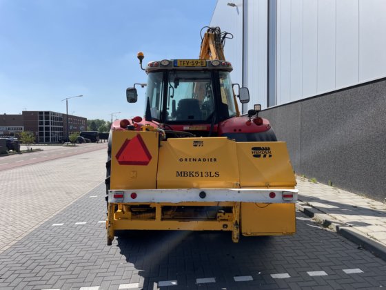 MF 6475 Dyna-6 带牧羊人沟渠清扫机