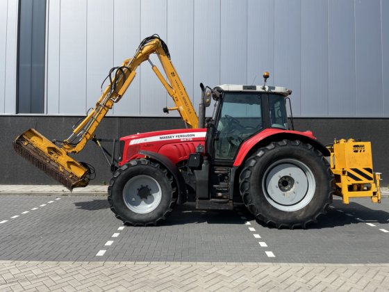 MF 6475 Dyna-6 带牧羊人沟渠清扫机