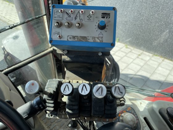 MF 6475 Dyna-6 带牧羊人沟渠清扫机