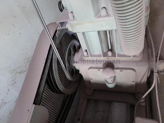 エアーコンプレッサー