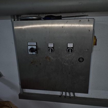 袋入り麦芽の製粉工場