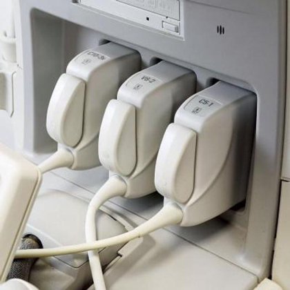 4 つのプローブを備えた PHILIPS 3D/4D 超音波
