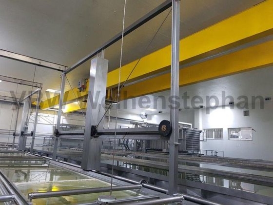 塩浴システム用移動クレーン