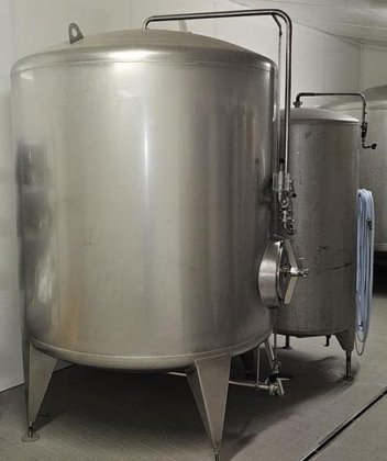 貯蔵タンク[8個]