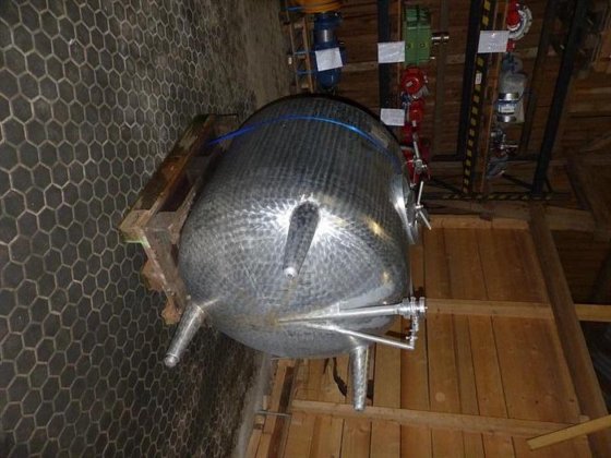 明るいビールタンク