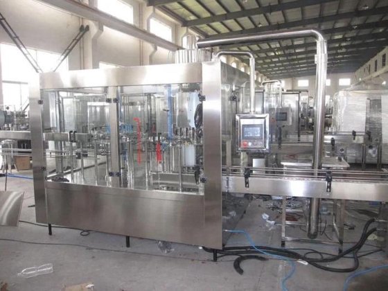 全自动矿泉水清洗灌装旋盖包装贴标机