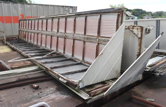 翼式厢货车翼部