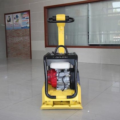 中国制造的专业挖掘机 汽油可逆式平板压实机