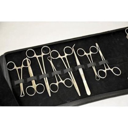 仪器箱中的一套杂项仪器