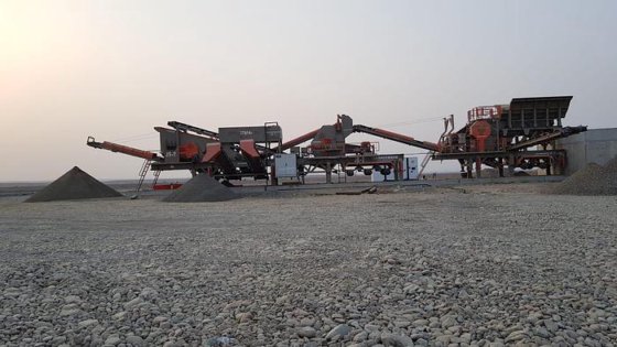 200-250 Tph 移动颚式和冲击式破碎机，双底盘