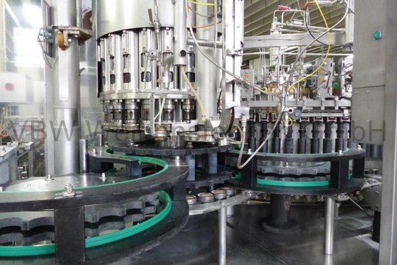 ボトル充填機とキャップ機