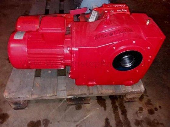 ベベルギア付きモーター