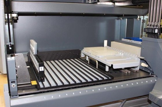 TECAN EVO Liquid Handler -