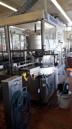 ボトルラベル貼り機