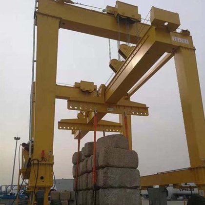 桥式跨运车橡胶轮胎 84 吨 RTG 跨运车起重机