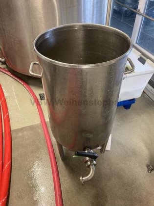 発酵タンク、貯蔵タンク、明タンク [13個]