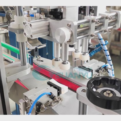 機械および詰物を作るローション 最もよいフル オートマチックの空気のおおうパッキングおよび充填機ライン ガラス プラスチックのびんの会社