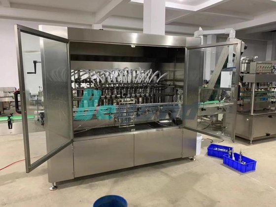 用于食用油灌装机的油瓶灌装旋盖贴标机